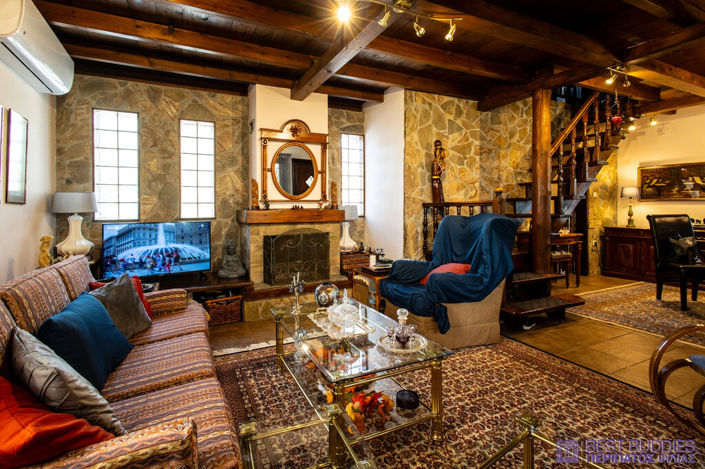 Image No.1-4 Bed Property for sale