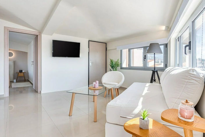 Image No.20-5 Bed Property for sale