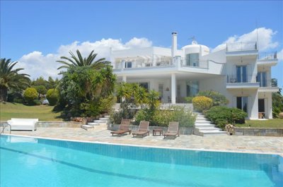 1 - Attique, Villa