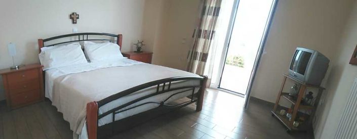 Image No.13-3 Bed Property for sale