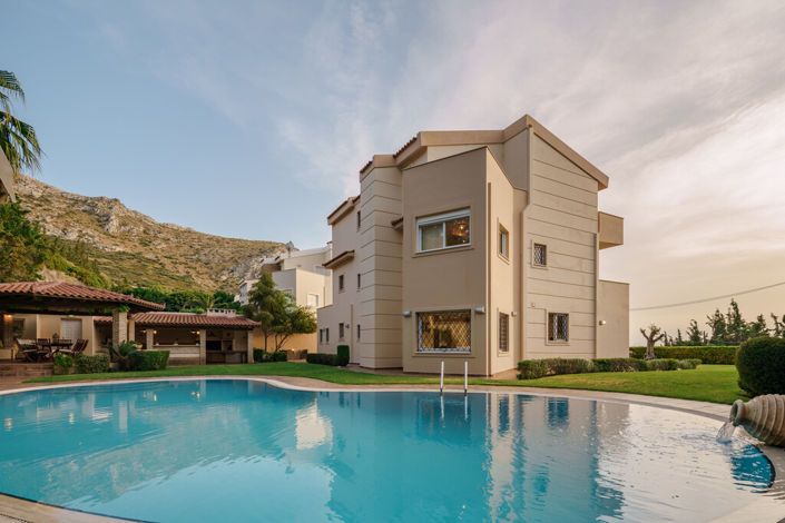 Image No.2-6 Bed Villa for sale