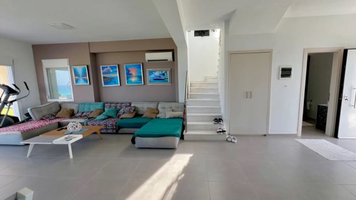 Image No.8-3 Bed Property for sale