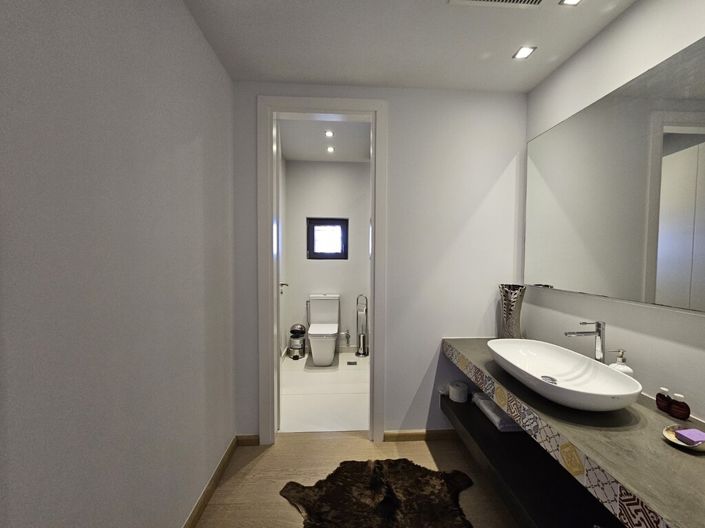 Image No.13-6 Bed Villa for sale