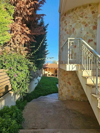 Image No.18-4 Bed Maisonette for sale