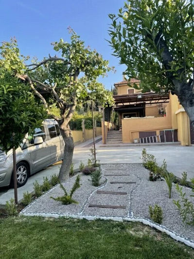 Image No.3-Propriété de 5 chambres à vendre à Sykia