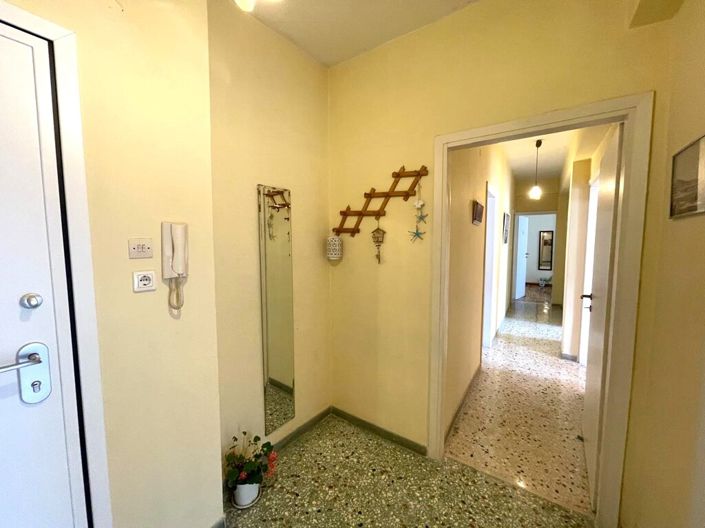 Image No.27-2 Bed Flat for sale