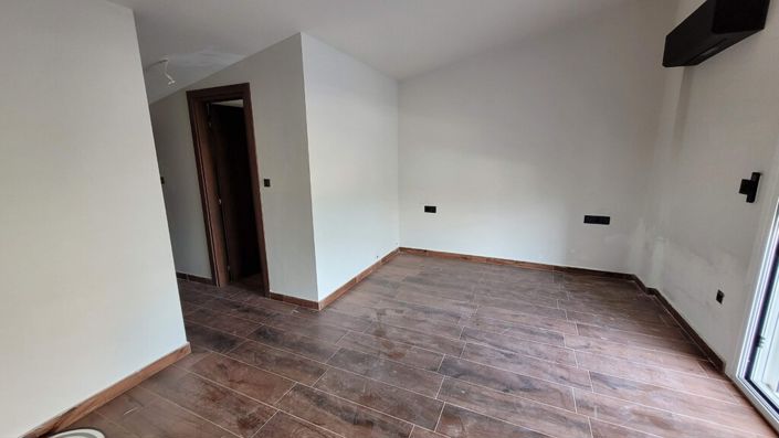 Image No.28-2 Bed Duplex for sale