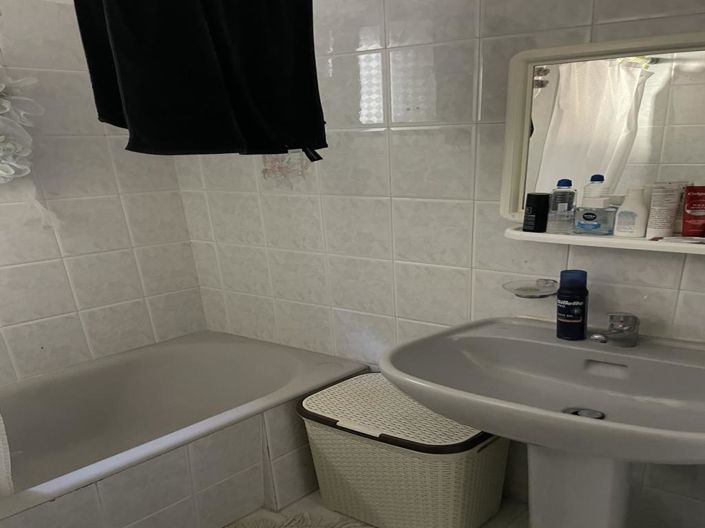 Image No.8-2 Bed Flat for sale