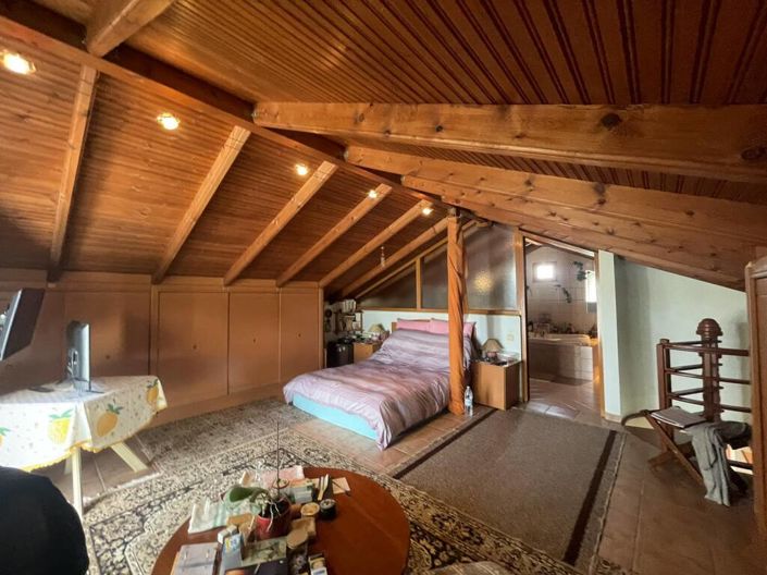 Image No.11-2 Bed Maisonette for sale