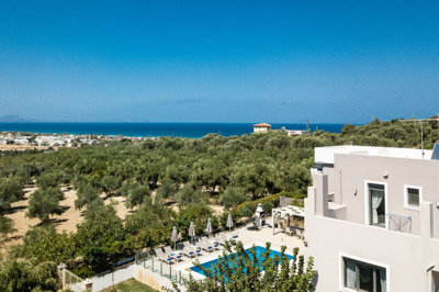 1 - Adele, Villa