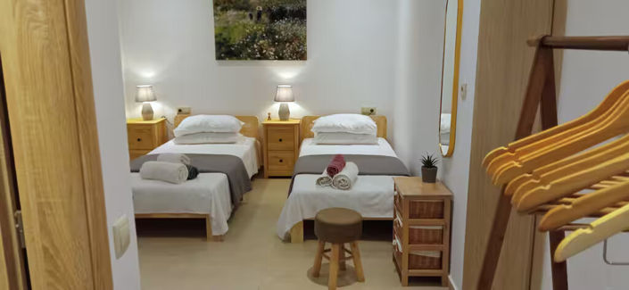 Image No.13-4 Bed Flat for sale