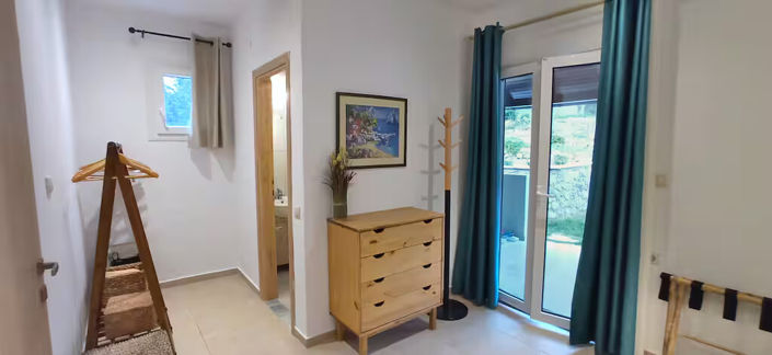 Image No.25-4 Bed Flat for sale