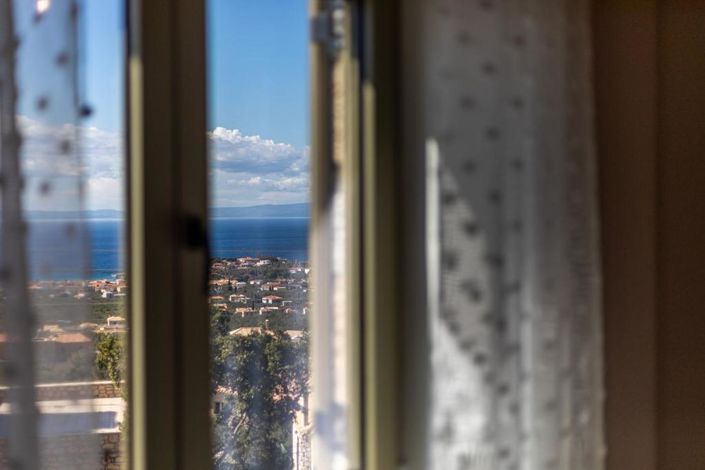 Image No.10-3 Bed Property for sale