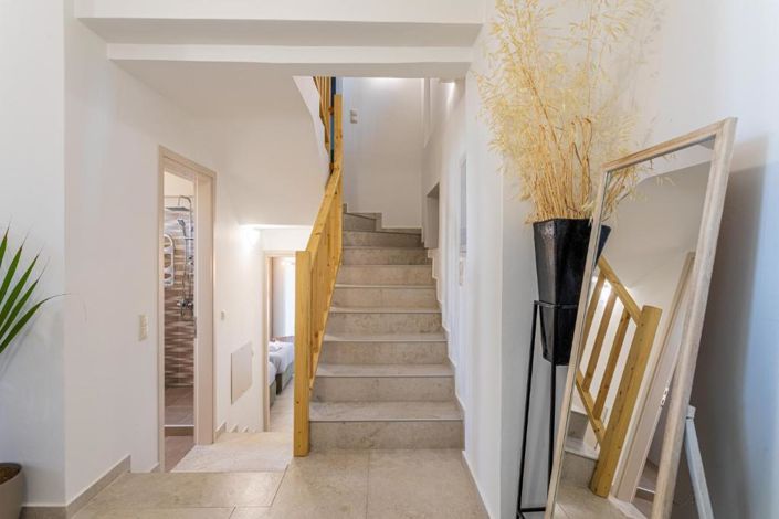 Image No.17-3 Bed Property for sale