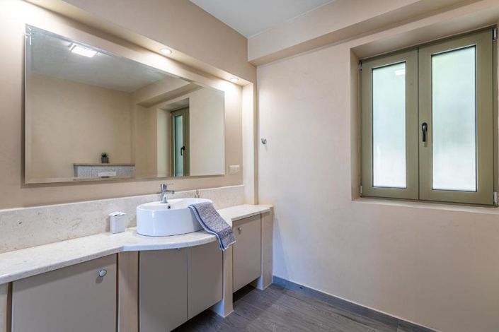 Image No.19-3 Bed Property for sale