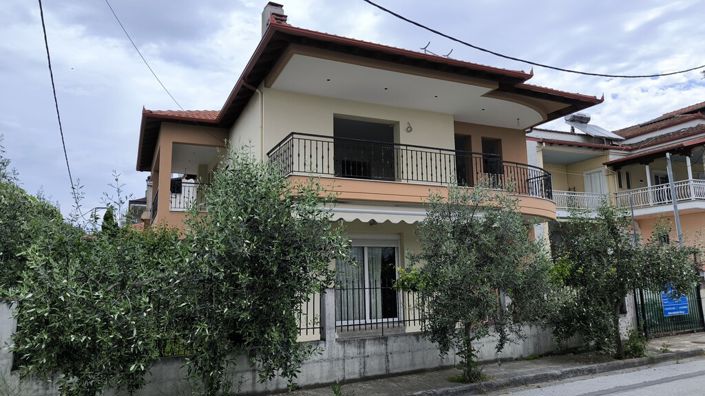 Image No.1-4 Bed Property for sale
