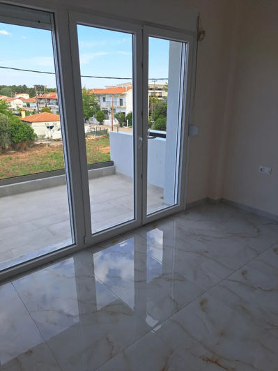 Image No.8-2 Bed Maisonette for sale
