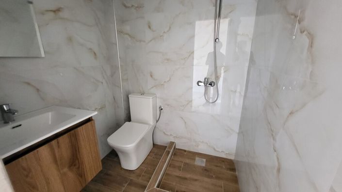 Image No.9-2 Bed Maisonette for sale