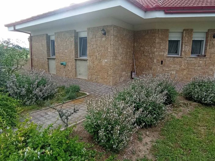 Image No.10-6 Bed Property for sale