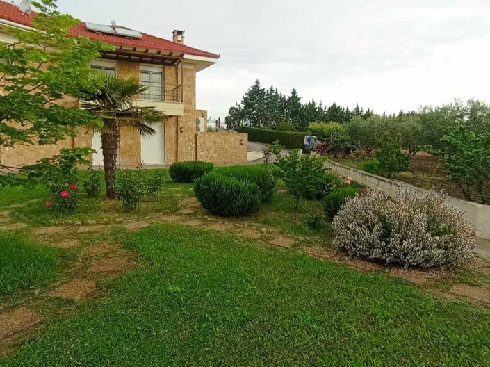 Image No.12-6 Bed Property for sale