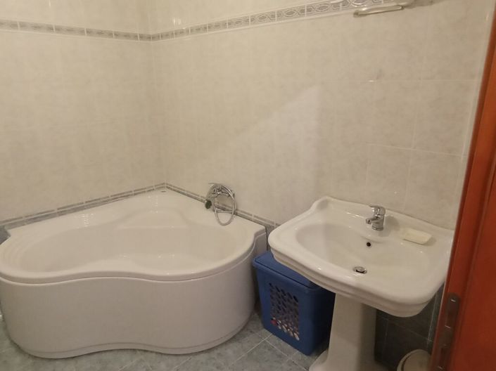 Image No.16-6 Bed Property for sale