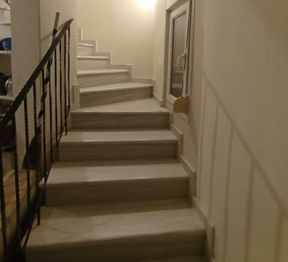 Image No.19-6 Bed Property for sale