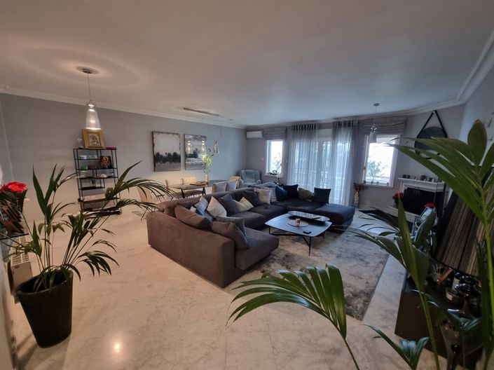 Image No.1-4 Bed Maisonette for sale