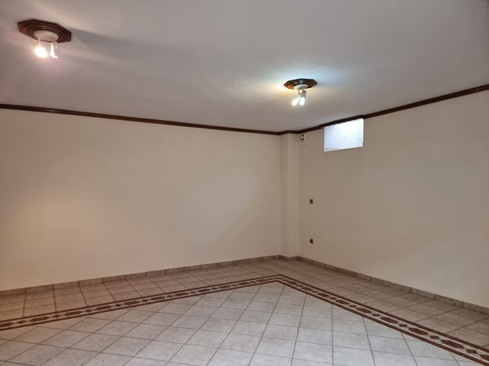 Image No.12-3 Bed Maisonette for sale