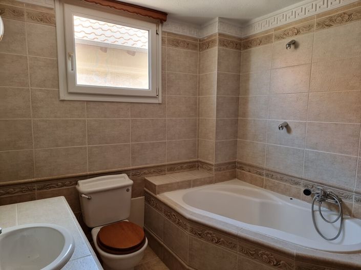 Image No.25-3 Bed Maisonette for sale