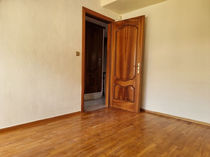 Image No.28-3 Bed Maisonette for sale