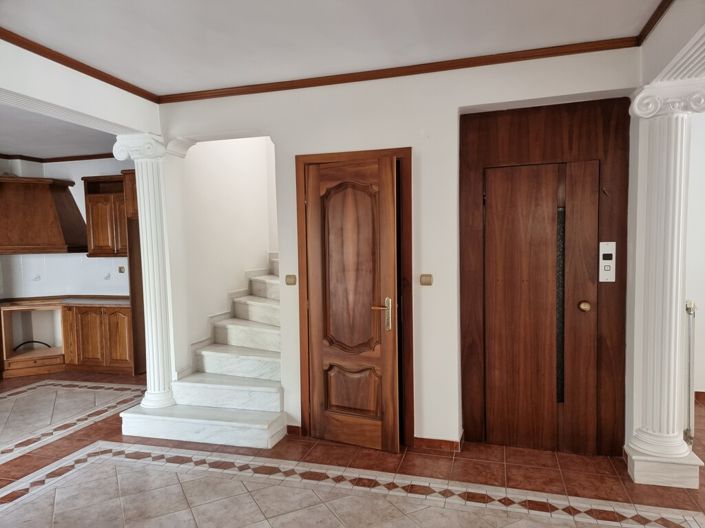 Image No.5-3 Bed Maisonette for sale