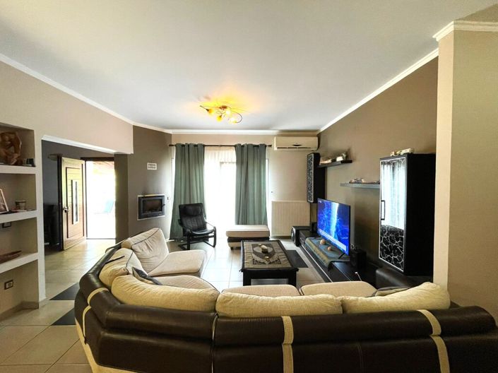 Image No.16-3 Bed Property for sale