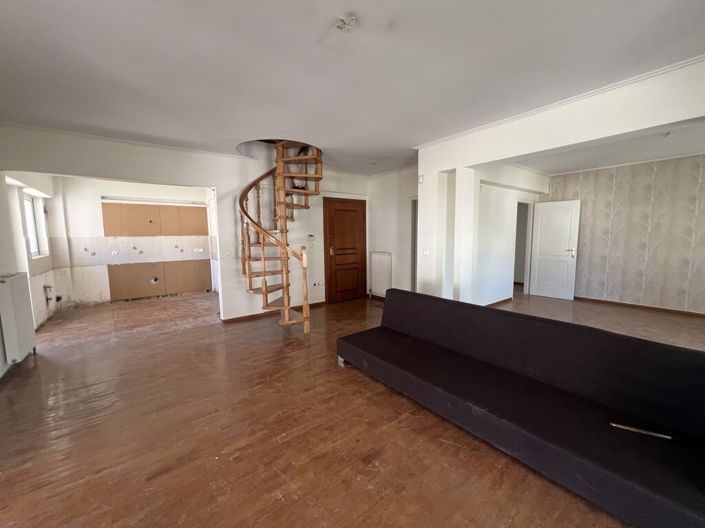 Image No.6-3 Bed Maisonette for sale