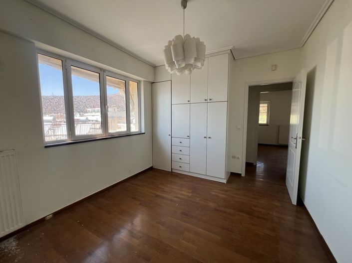 Image No.9-3 Bed Maisonette for sale