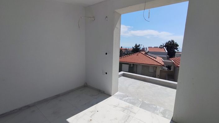 Image No.21-3 Bed Maisonette for sale