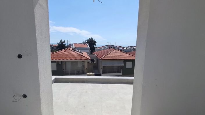 Image No.22-3 Bed Maisonette for sale