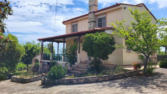 Image No.1-5 Bed Property for sale