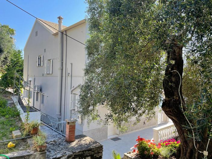 Image No.10-4 Bed Property for sale