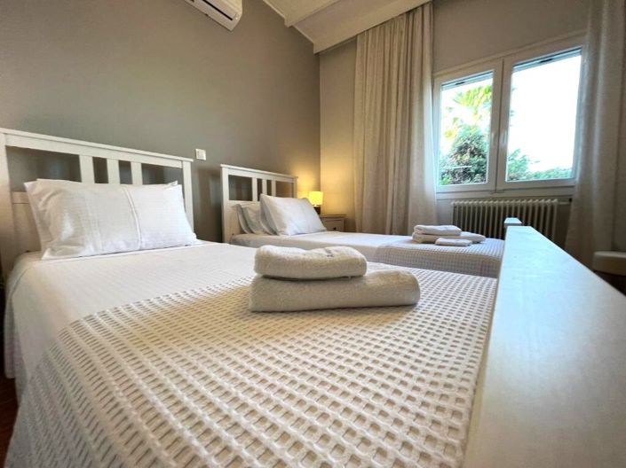 Image No.25-4 Bed Property for sale