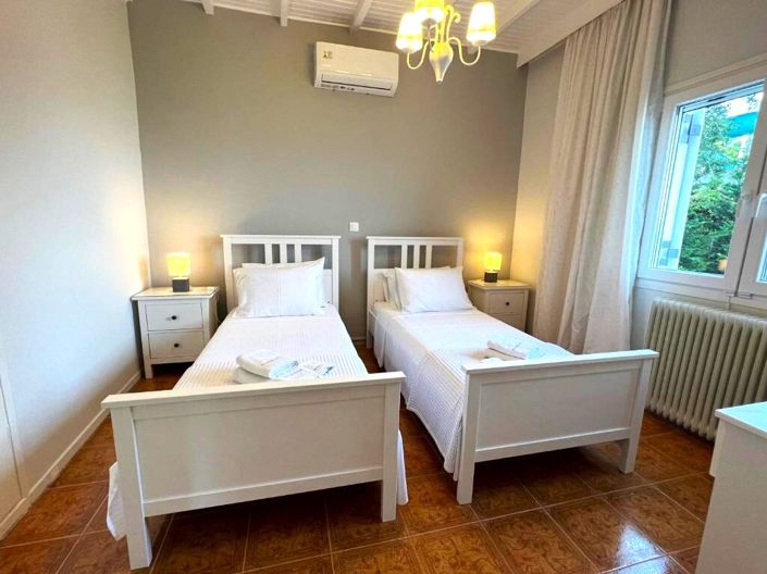 Image No.27-4 Bed Property for sale