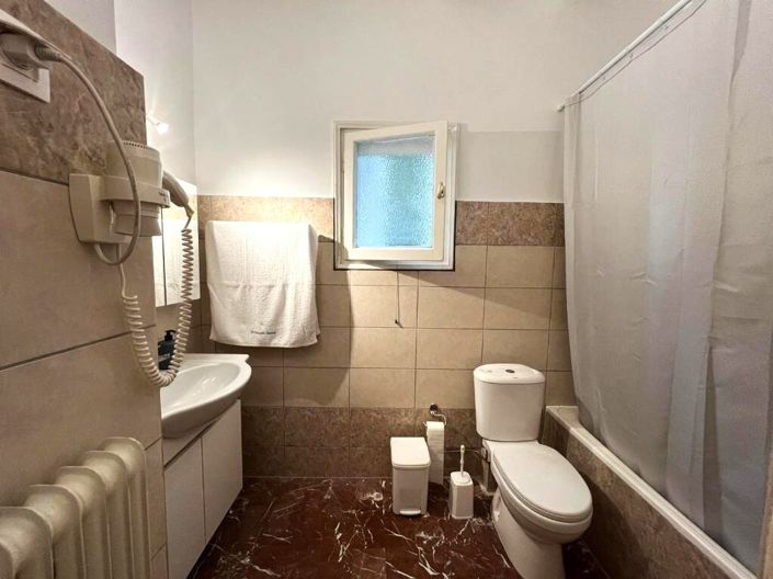 Image No.30-4 Bed Property for sale