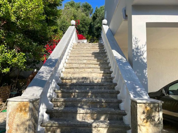 Image No.4-4 Bed Property for sale