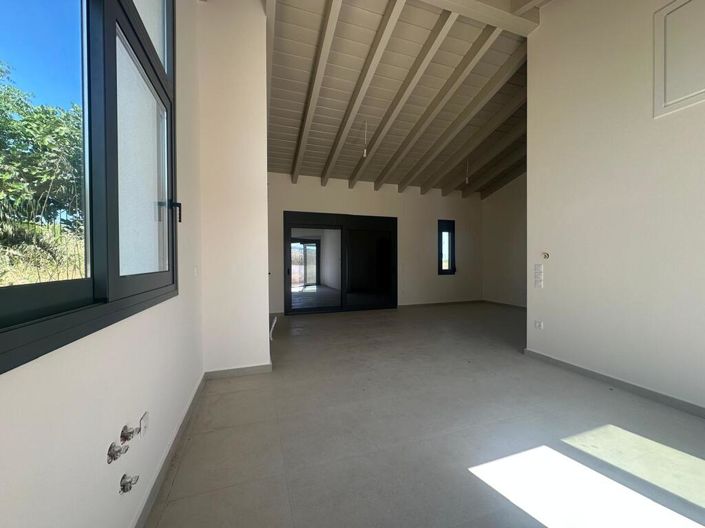 Image No.12-5 Bed Property for sale