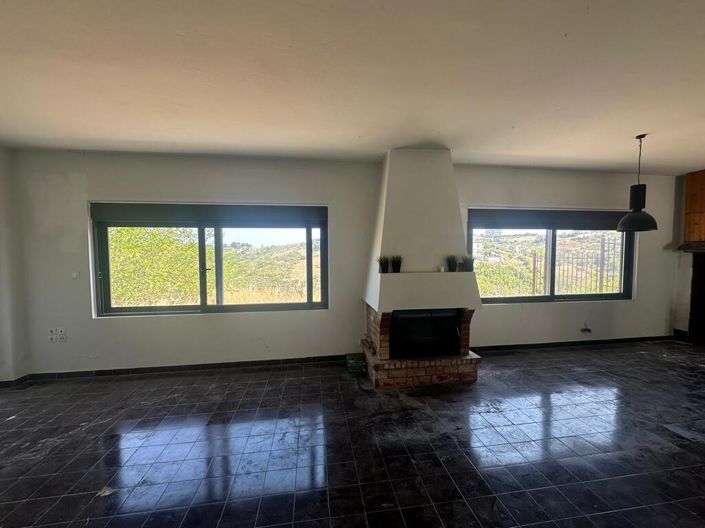 Image No.19-5 Bed Property for sale