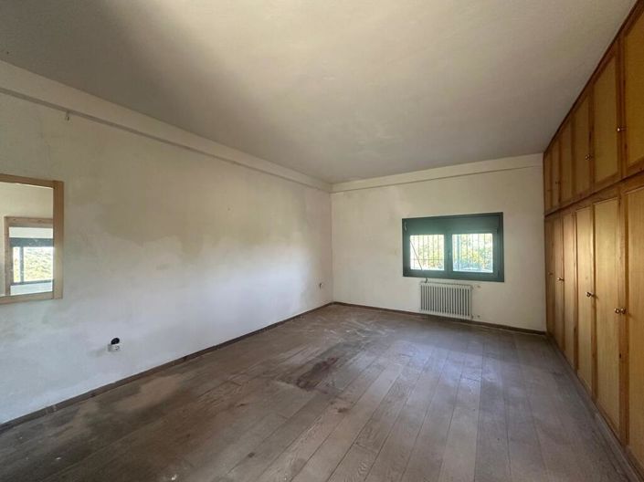 Image No.22-5 Bed Property for sale