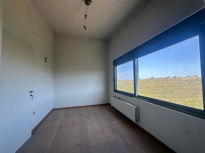 Image No.24-5 Bed Property for sale