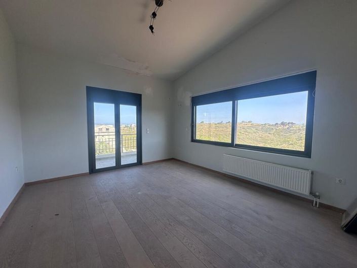 Image No.30-5 Bed Property for sale