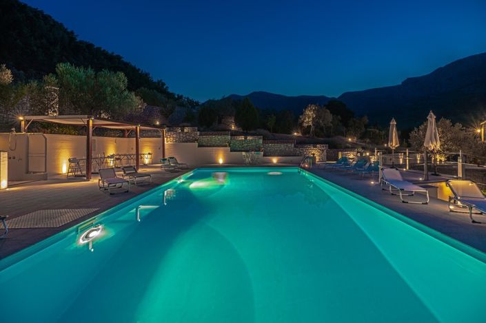 Image No.5-7 Bed Villa for sale