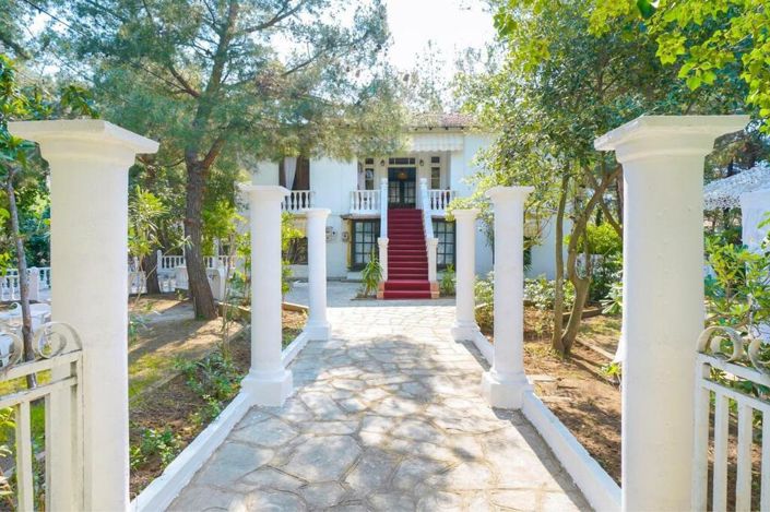 Image No.1-6 Bed Villa for sale