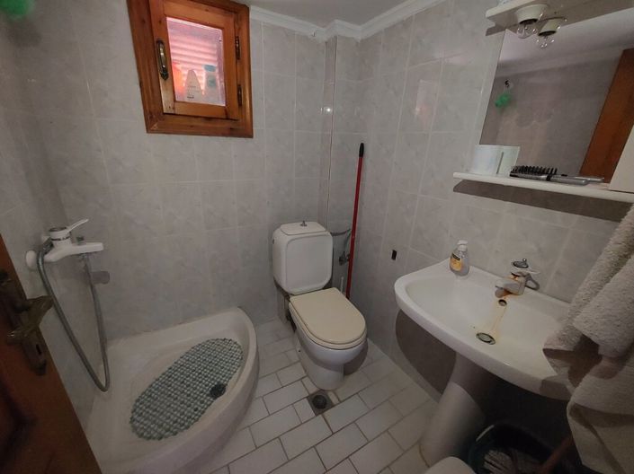 Image No.22-3 Bed Maisonette for sale